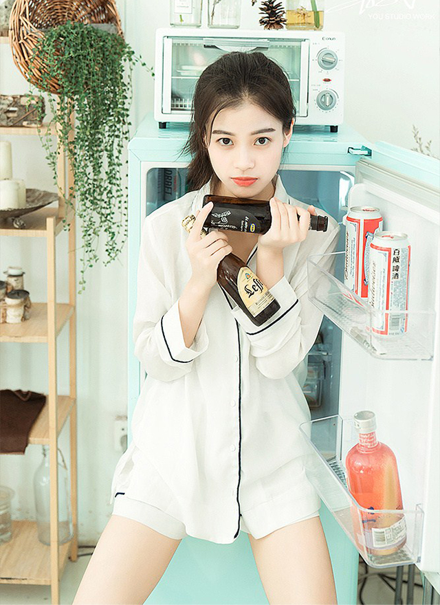 中国90后清纯美女奚梦娇私房照