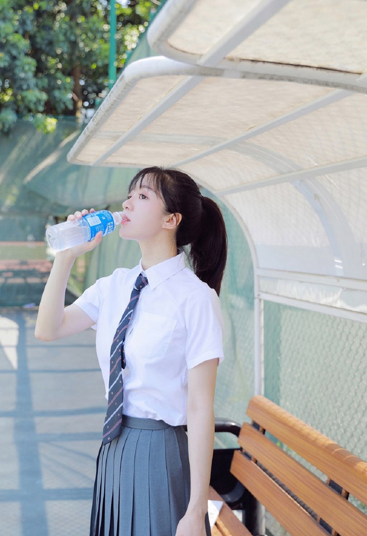 清纯短发美女赵小白拳击写真图片
