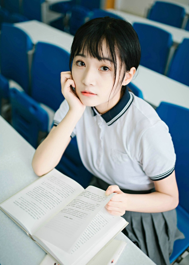 性感妹子amika小媚蕾丝内衣写真