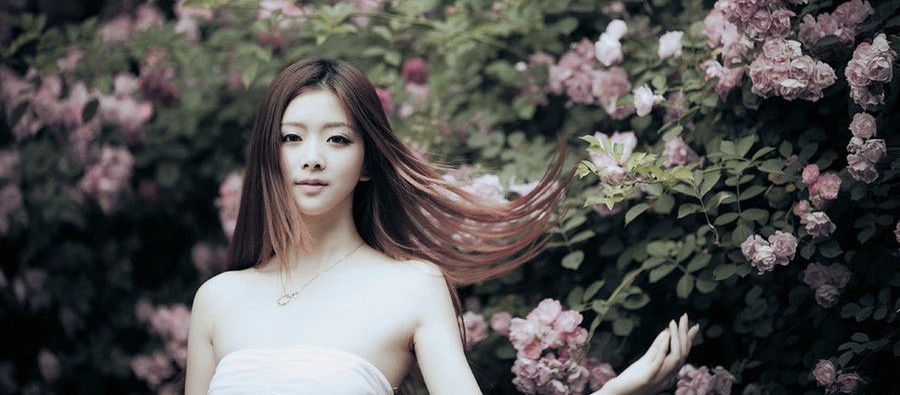 90后美女夏未央性感私房照片