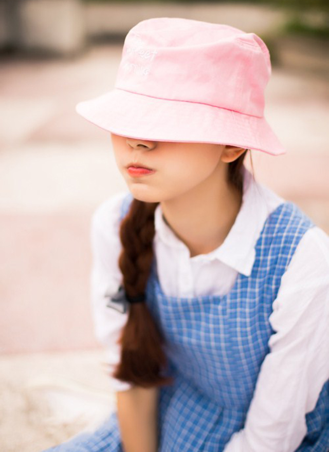 美女模特周甄娜私房制服写真图片
