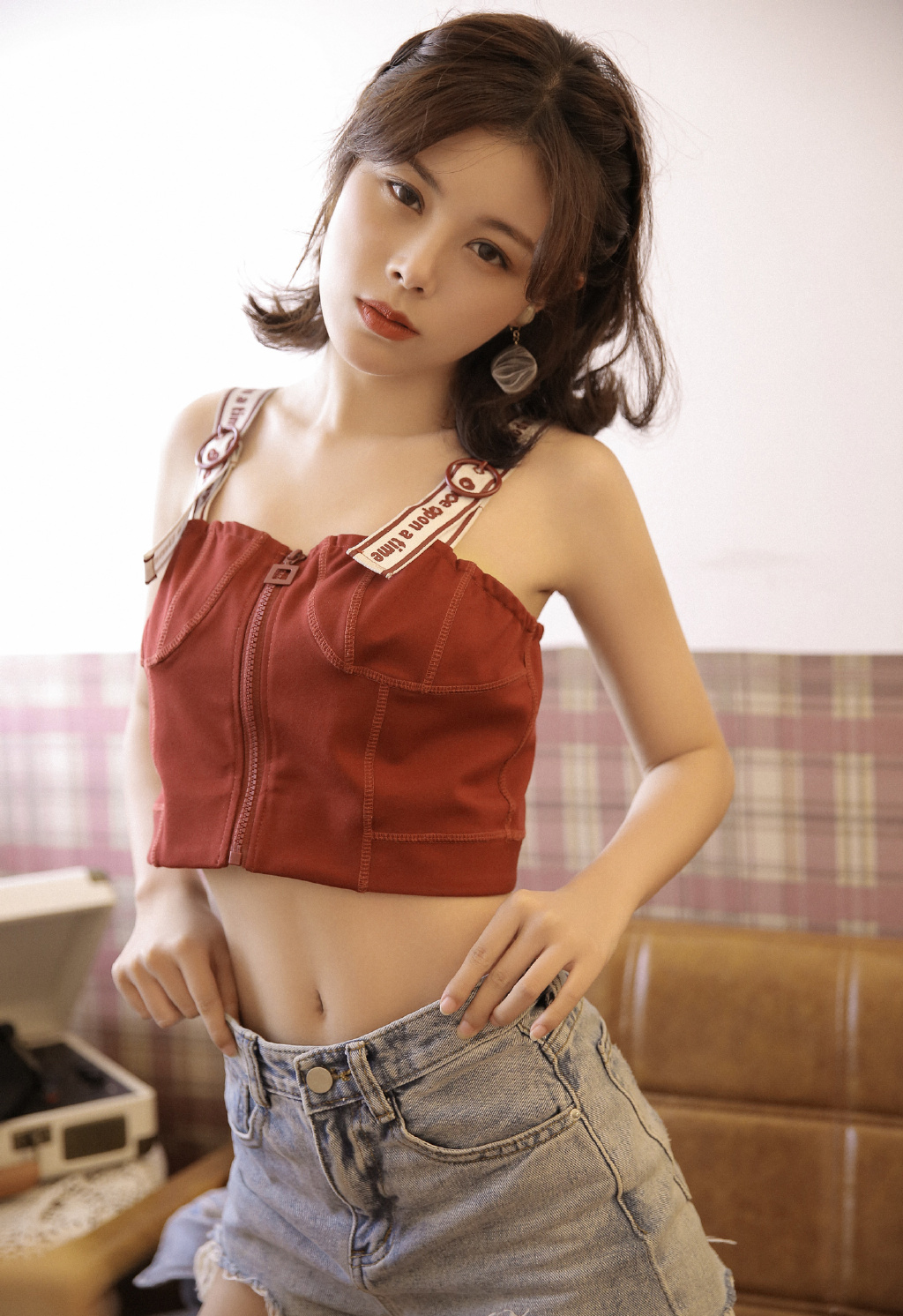 崿Ůܱbellaϵд