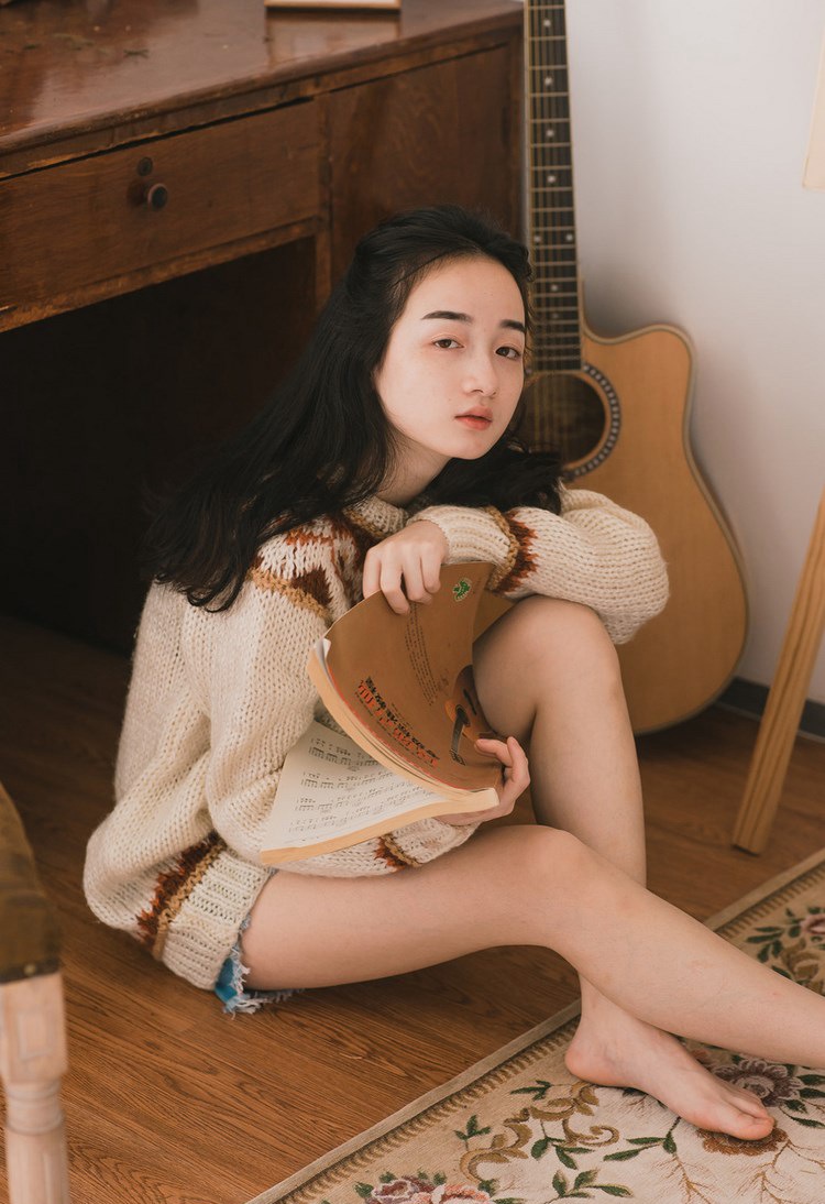 制服美女曼苏拉娜性感私房写真