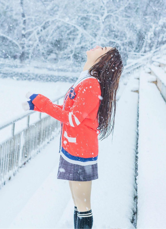 混血小美女哈拿户外清纯写真