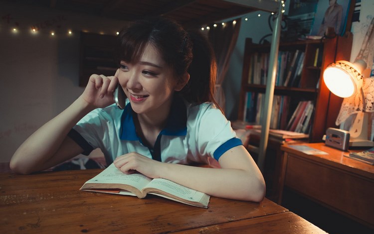 秀人网美女黄歆苑变身性感秘书写真