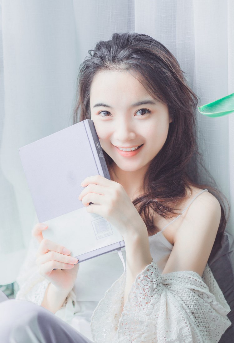 清纯妹子佘贝拉bella户外美腿写真图片