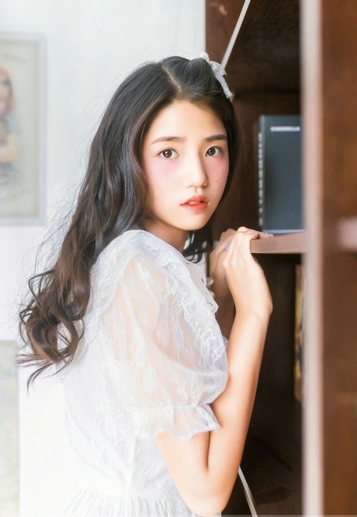 美女模特岑雨桥甜美妖娆私房照