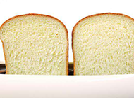 两片吐司面包摄影图片