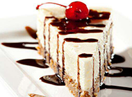 松软香甜的巧克力奶油蛋糕图片