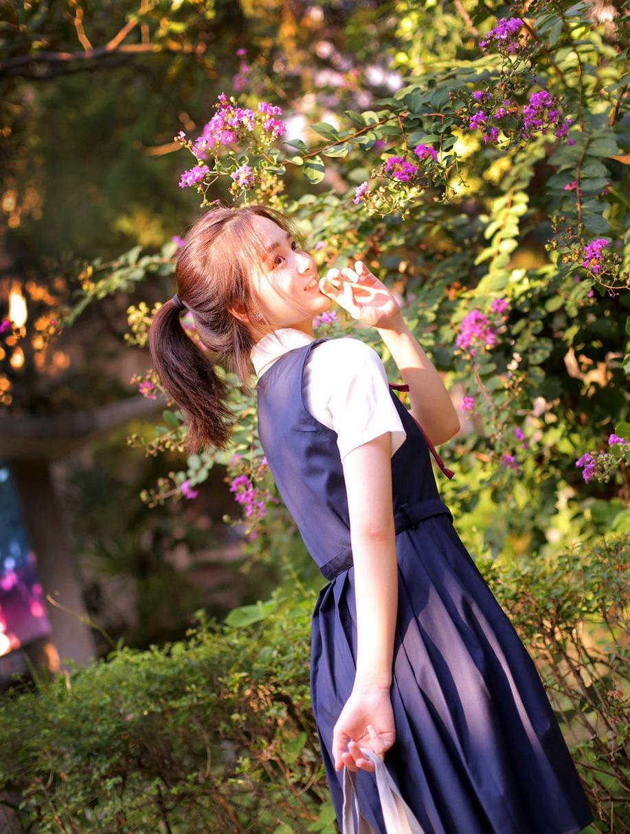 小清新美女琳琳ailin泳池写真图片
