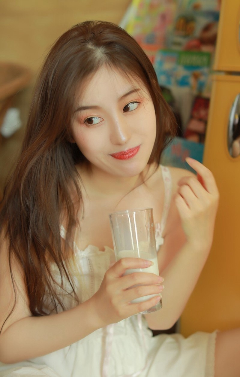 日本丰满女星唐泽铃私房性感写真合辑