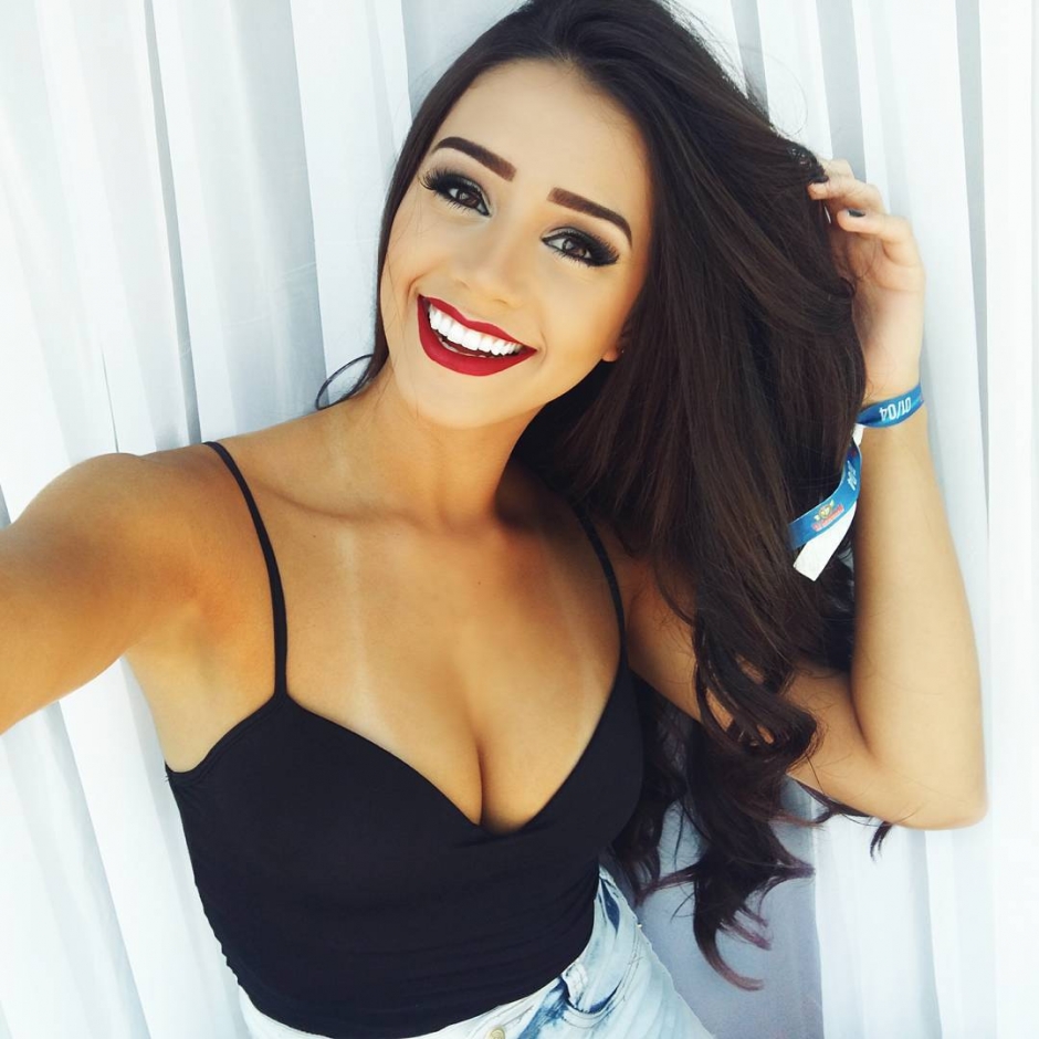 ŮBianca RodriguesԸбȻд