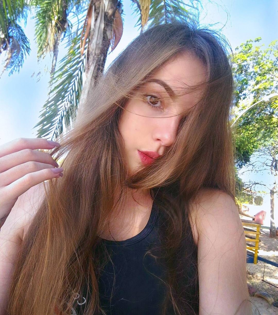ŮJhulia PimentelԸбȻд