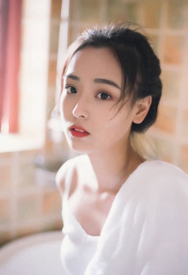 美女模特小Kiki性感内衣写真