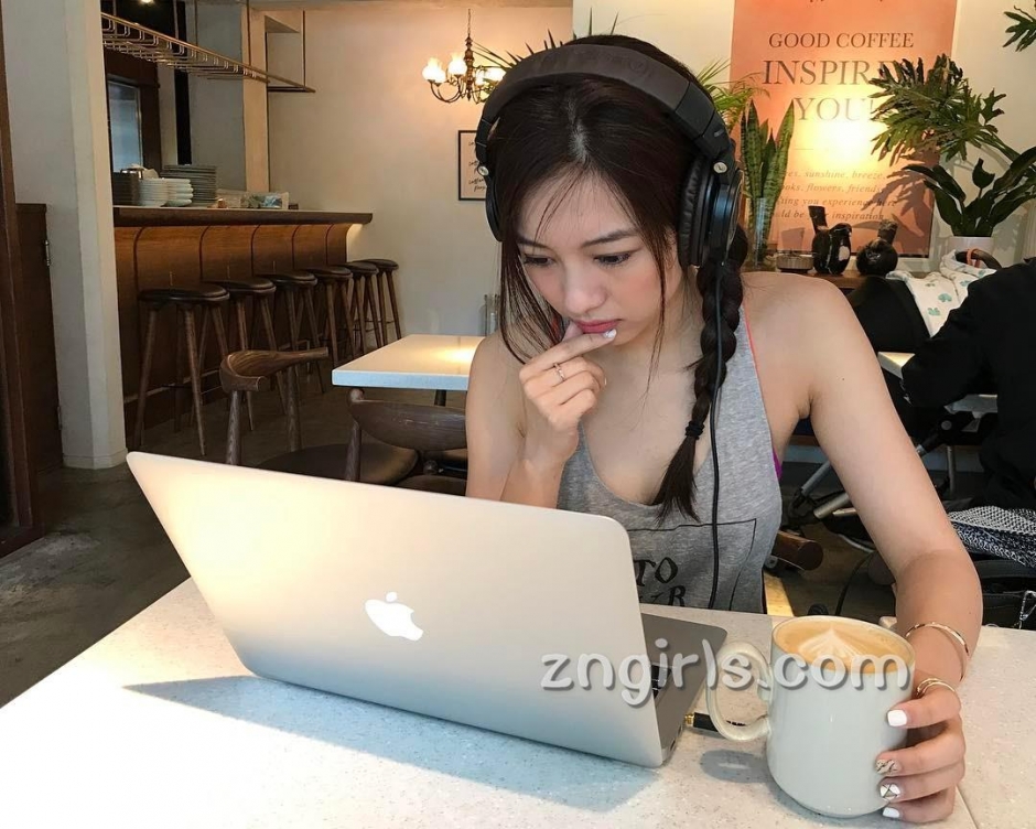 ŮУ崿˽