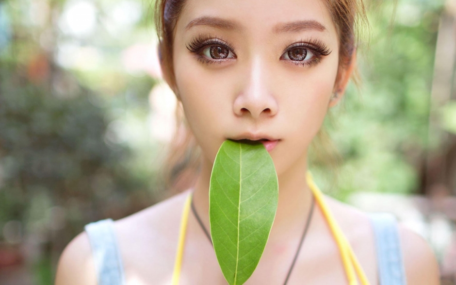精选小清新养眼美女户外甜美写真桌面壁纸