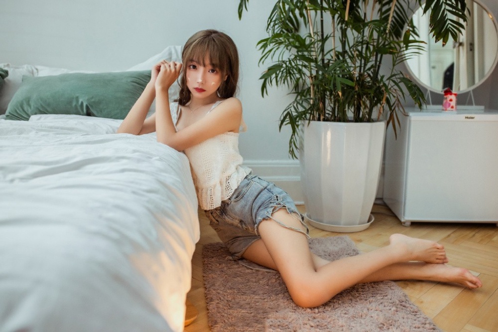 美女模特小Kiki性感内衣写真