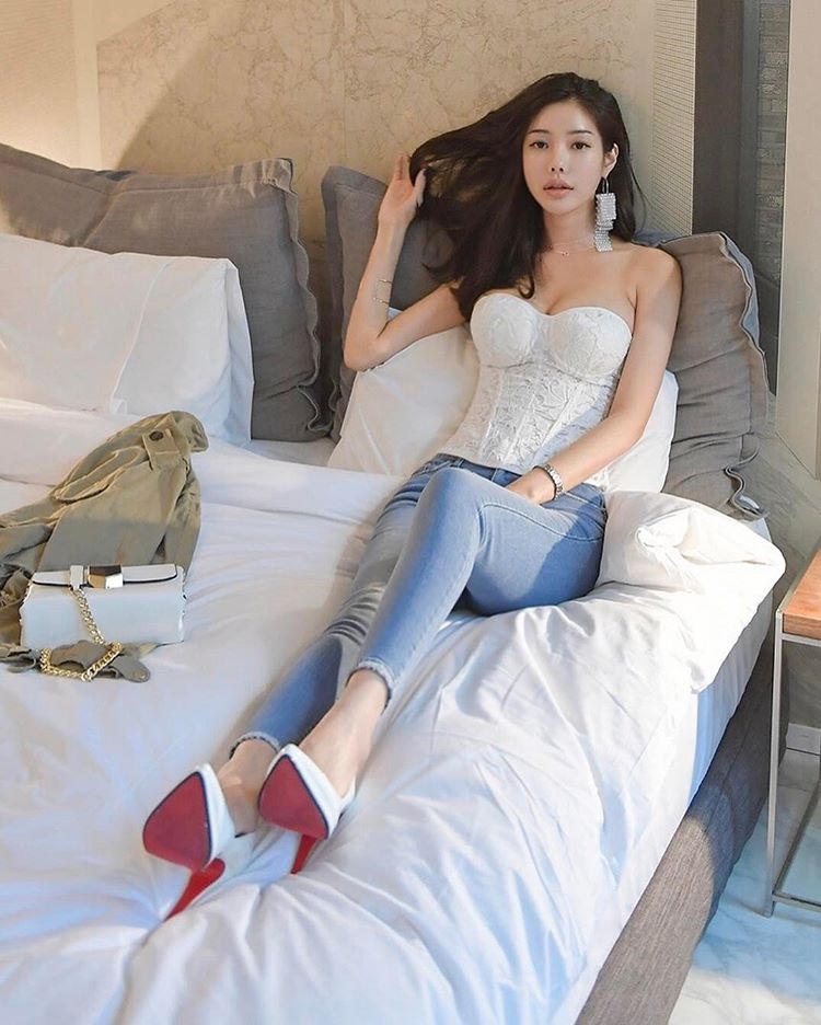 韩国美女朴瓷美泳衣性感自拍美乳诱人