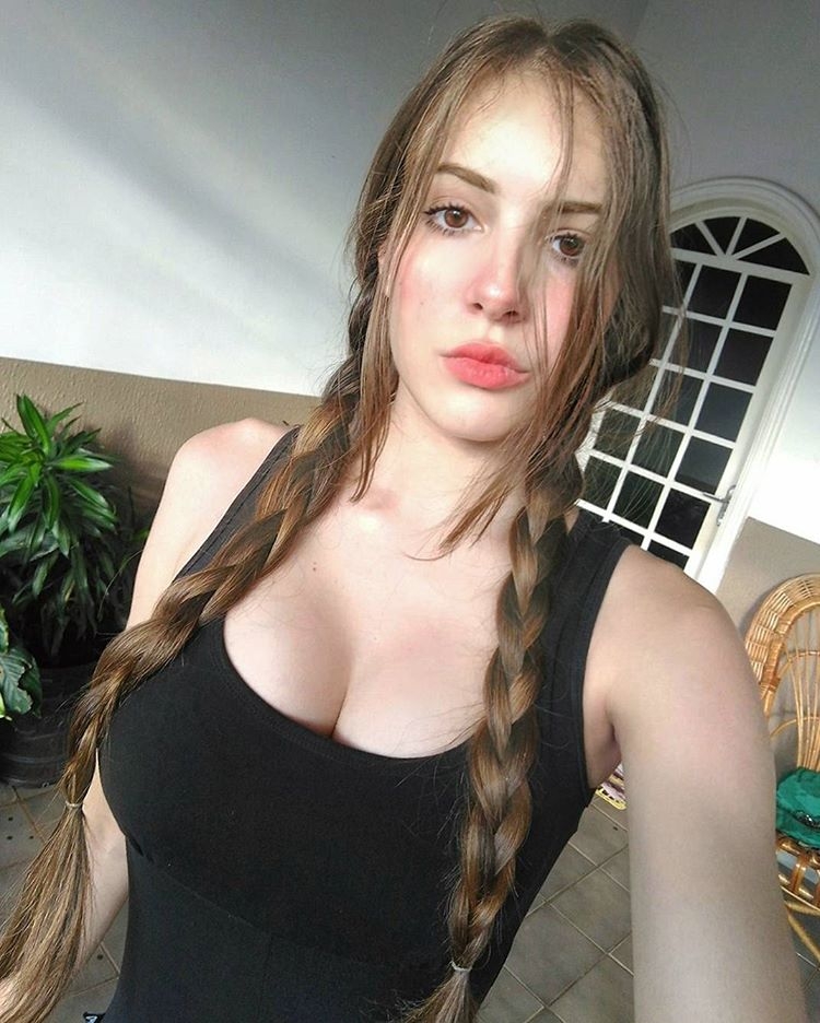 ŮJhulia PimentelԸбȻд