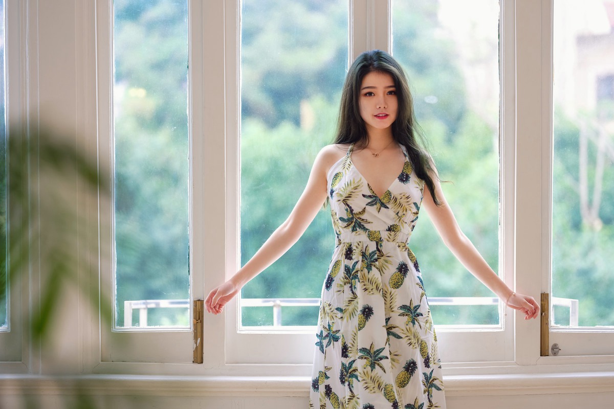性感女神赵小米黑丝吊带写真身姿诱人