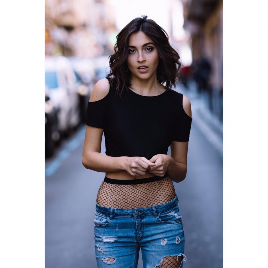ģErika AlbonettiȻԸд