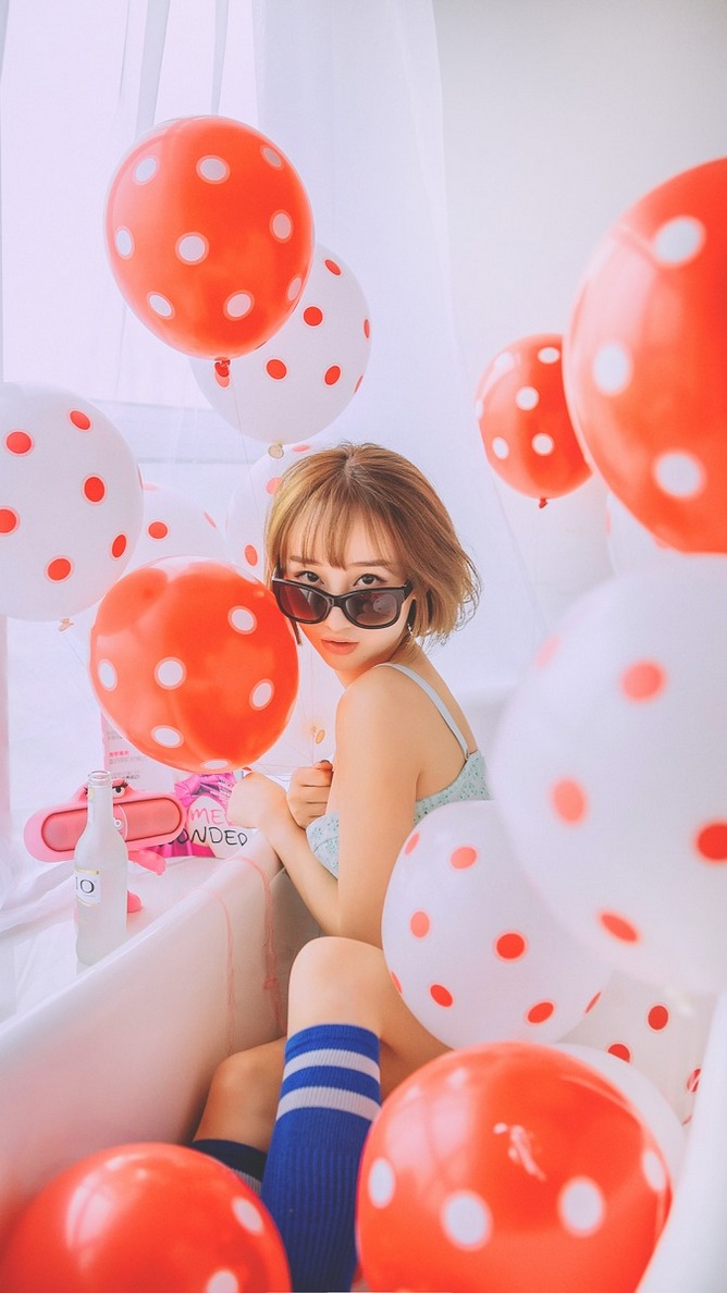 性感女神凯竹BuiBui开胸毛衣写真