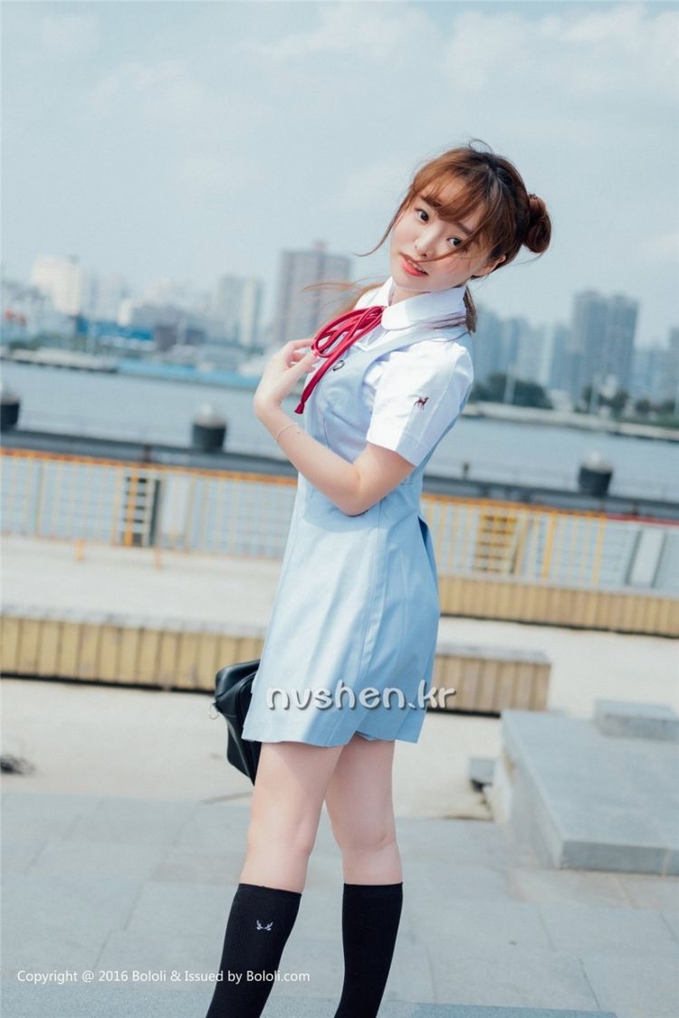 性感女神研依内衣私房写真丰满诱人