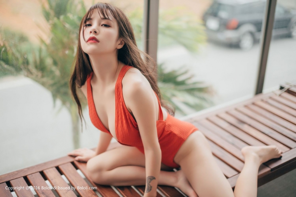 波萝社美女夏美酱私房性感写真酥胸诱惑