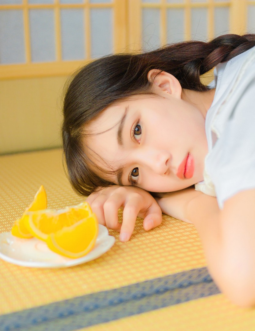 短发嫩模冯木木私房性感写真