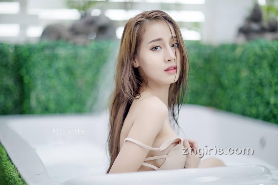 ̩ŮPichana Yoosuk˽д