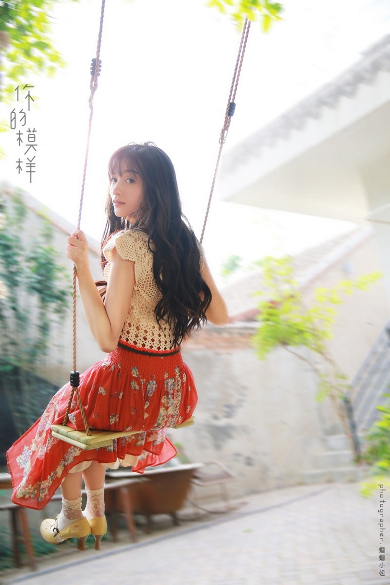 波萝社童颜巨乳少女夏小秋诱惑私房照