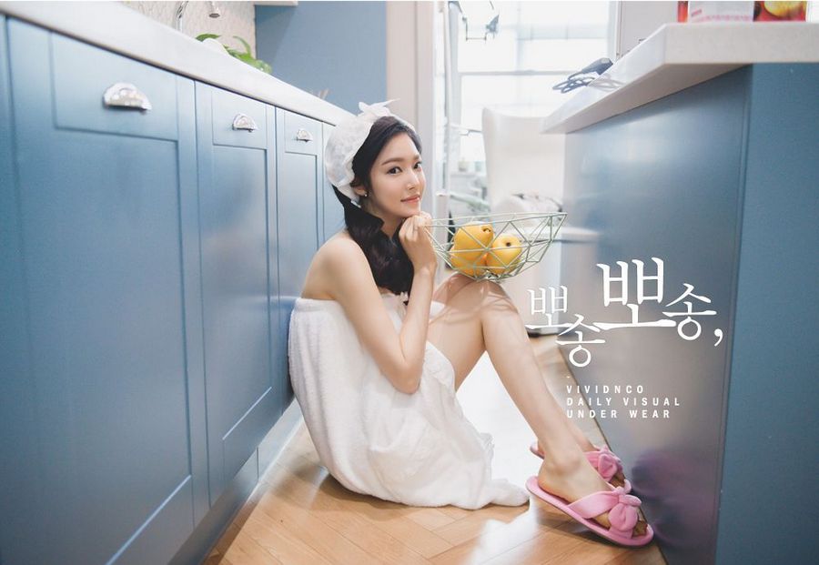 性感美女杨果果吊带装写真美腿诱人