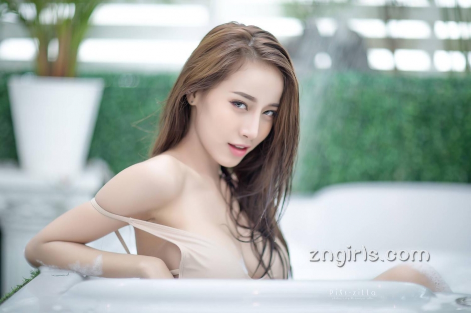 ̩ŮPichana Yoosuk˽д