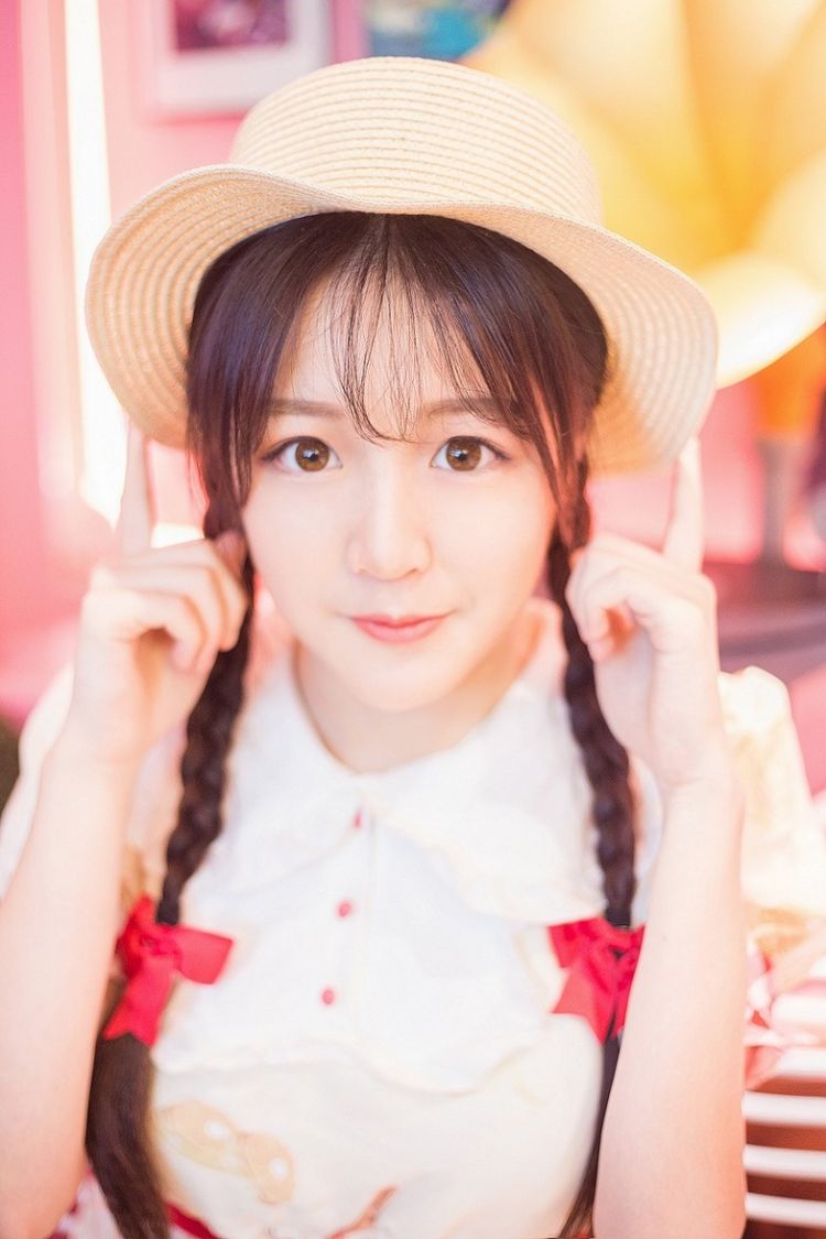 风潮时尚少女路小冉不扣扣子刺绣夹克虎头背包俏皮性感