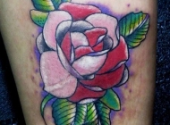 小腿上的玫瑰花纹身图片