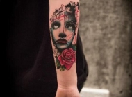 欧美画像玫瑰手臂纹身