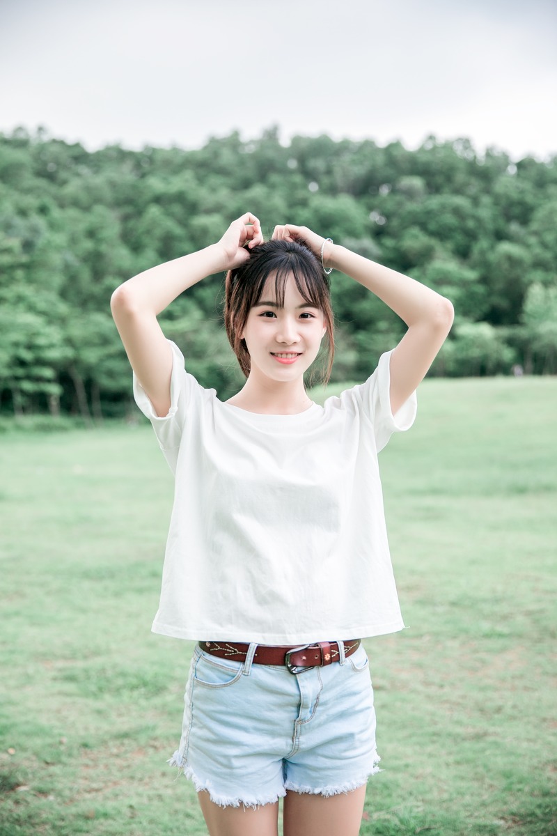 ����С��װ��Ů�ȹ����������ڴ��Ըе�������ȹ���ջ�д��