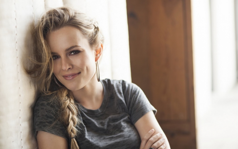 򼧡Bridgit Claire Mendlerֽ