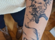 手臂一款个性的狐狸纹身