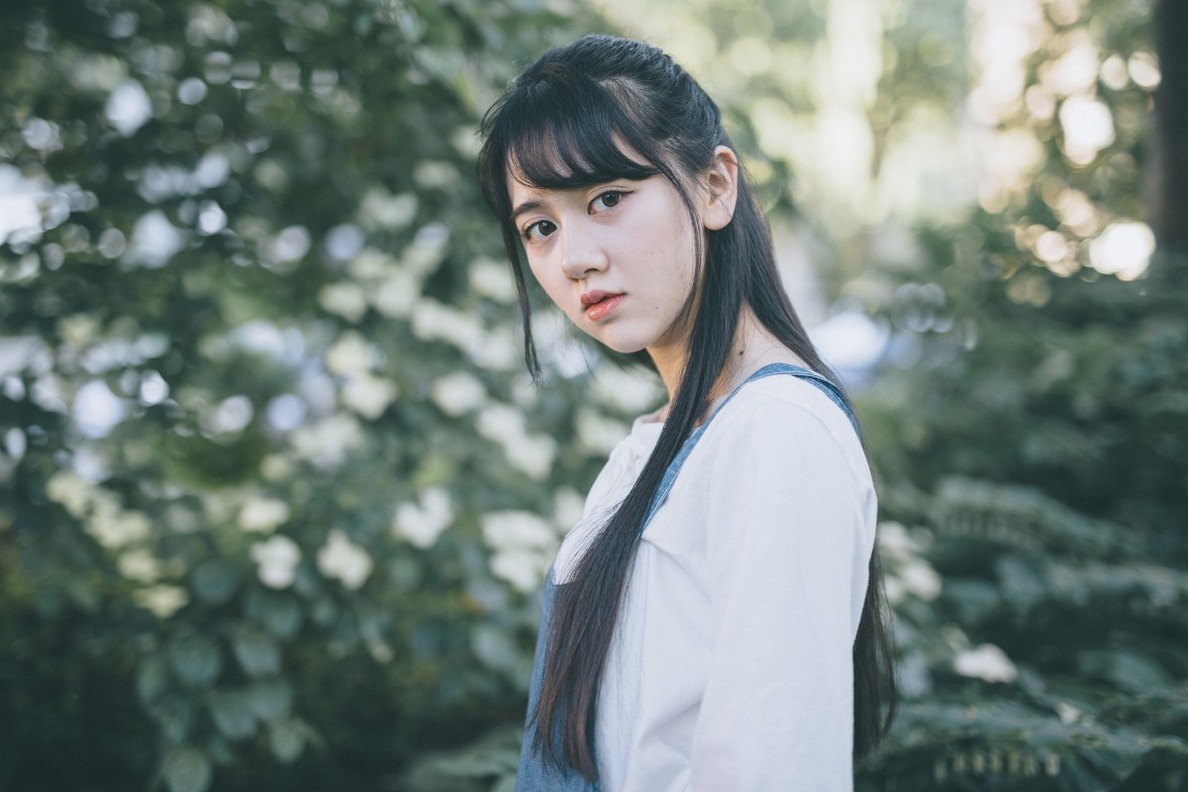 大胸美腚性感少妇陈宇曦泄春光吊带裙写真