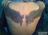 肩部天使翅膀纹身图案