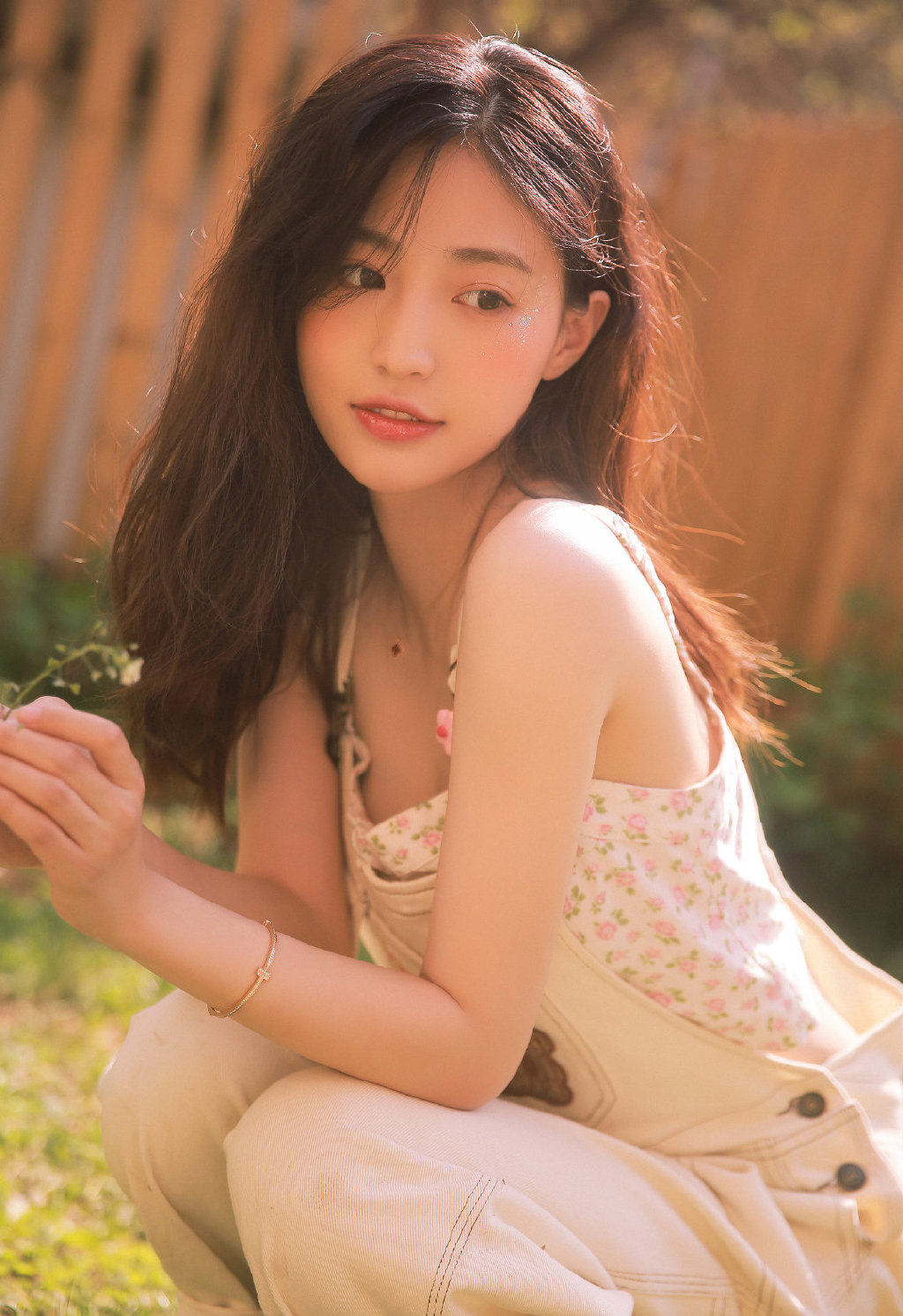 大胸少妇透明内衣私房人体艺术写真