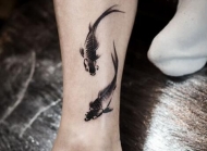 水墨金鱼脚踝纹身图案