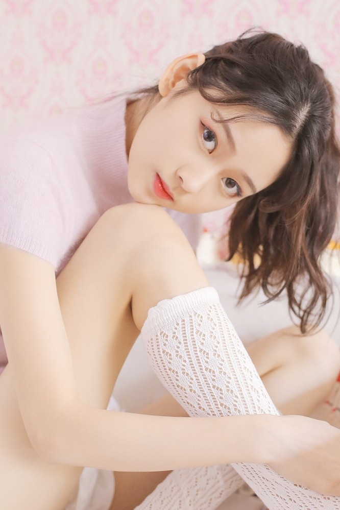 丰乳翘臀美女模特性感诱惑大胆人体私房艺术写真