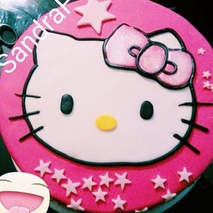 Hello Kitty Cake