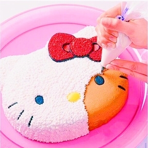 Hello Kitty Cake
