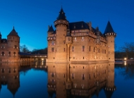 荷兰城市建筑,城堡,水,晚上的风景桌面壁纸