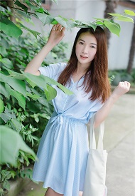 中国美女内衣模特图片 美女在泳池边性感中国模特图片