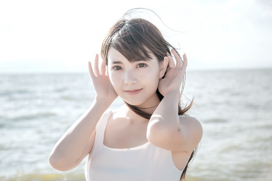 年轻日本模特美女森咲智美迷人图片