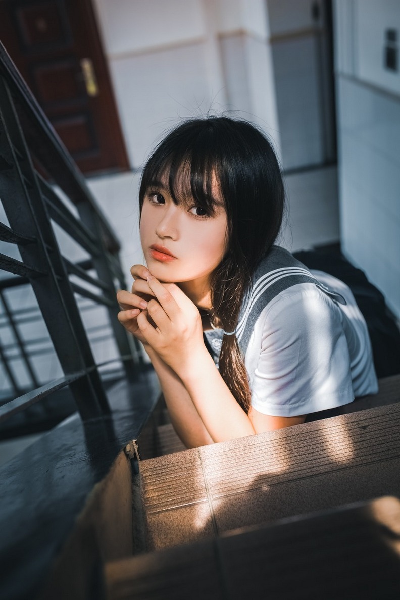尤果美子花为媒 乱花渐欲迷人眼